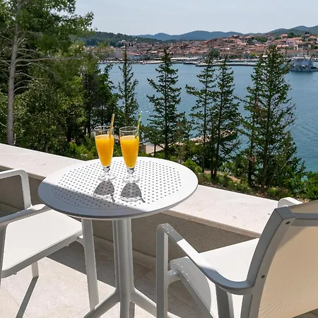 Maslina Villa Vela Luka