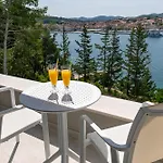 Maslina Villa Vela Luka