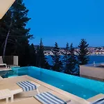 Maslina * Vela Luka