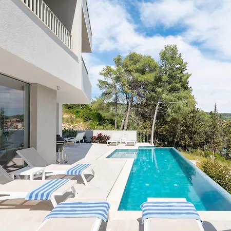 Maslina Villa *